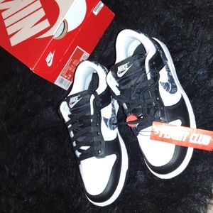 Nike dunk woman's size 6